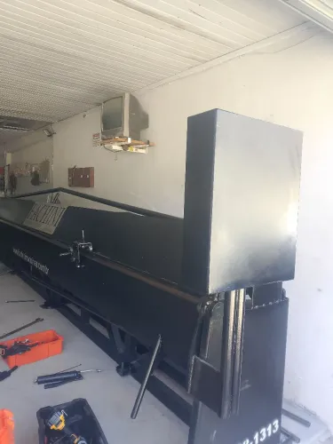 Vendo máquina dobradeira de 6 metros novinha nunca foi uzada
