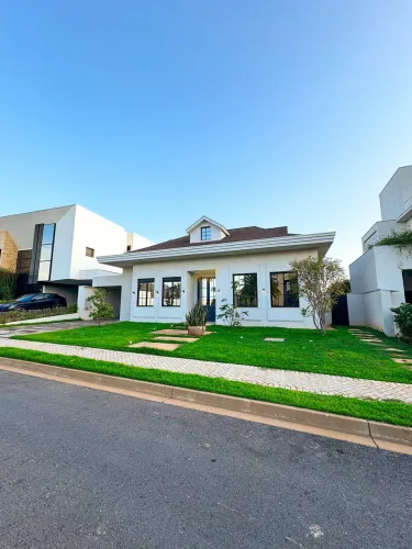Luxuosa casa em condomínio à venda em Cuiabá-MT, bairro Boa Esperança: 4 quartos, 4 suítes