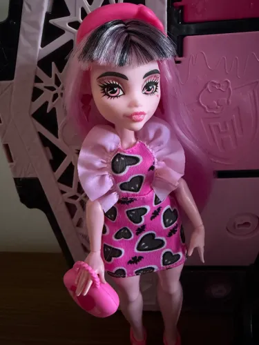 Monster High Draculaura Skulltimate Secrets Bite in the Park