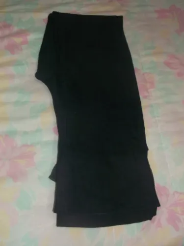 calça jeans escura