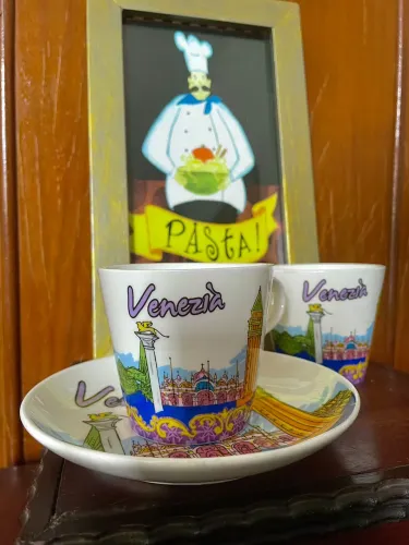 XÍCARA E PIRES PORCELANA DE VENEZA / ITÁLIA