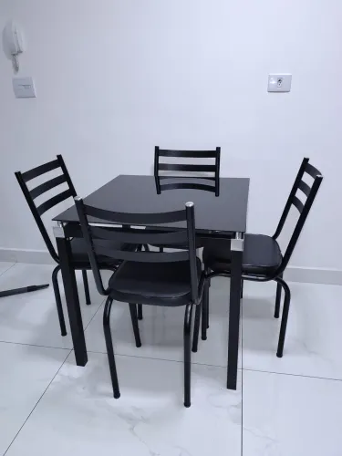 Mesa quadrada 75cmx75cm com 4 cadeiras