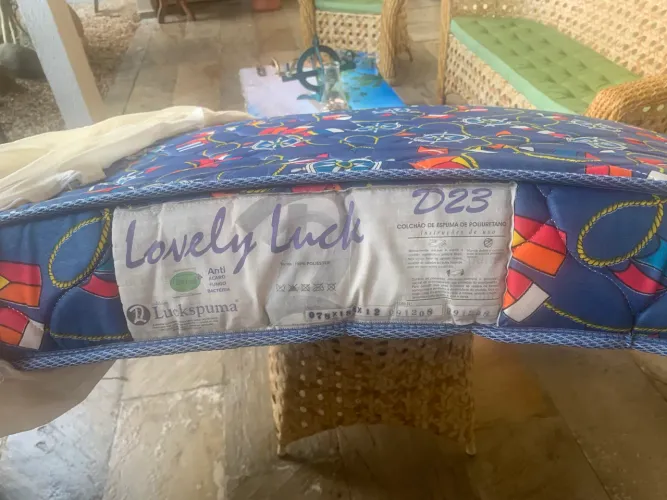 Vendo colchão de solteiro colchão