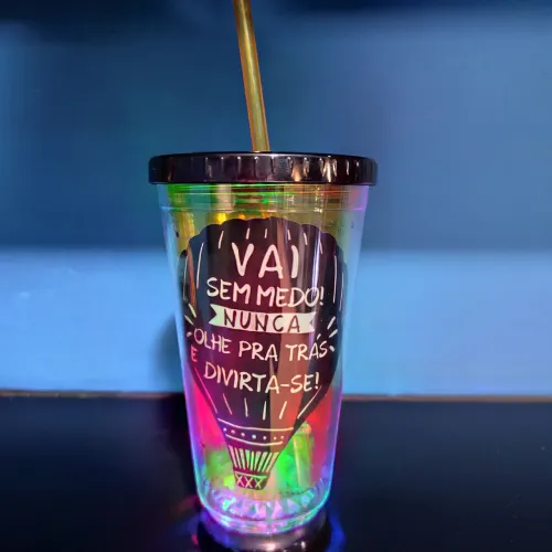 (sem uso) copo com canudo e led com três velocidades 
