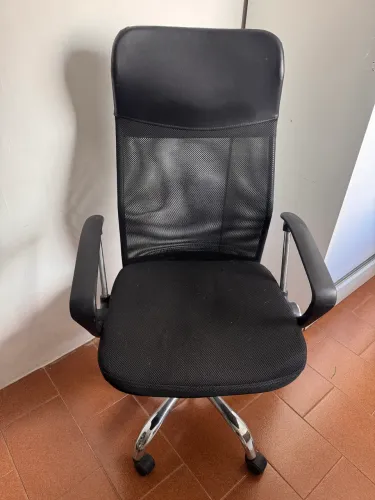 Cadeira de escritório simples 