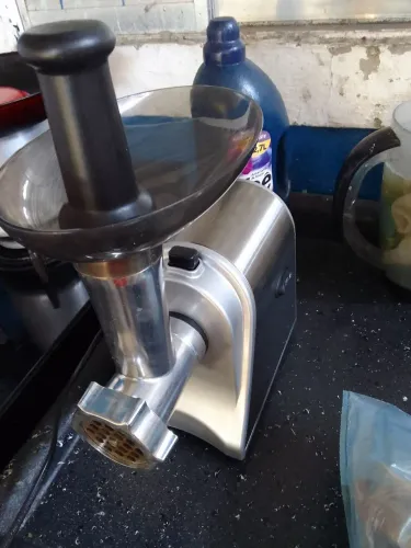 Máquina de moer carne semi nova