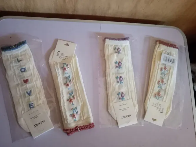 Vendo meias soquete femininas bordadas ótima qualidade