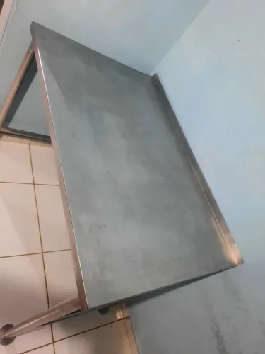 Vendo uma mesa de aço inox 