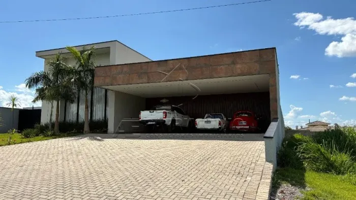 CASA ASSOBRADADA COM 4 SUITES