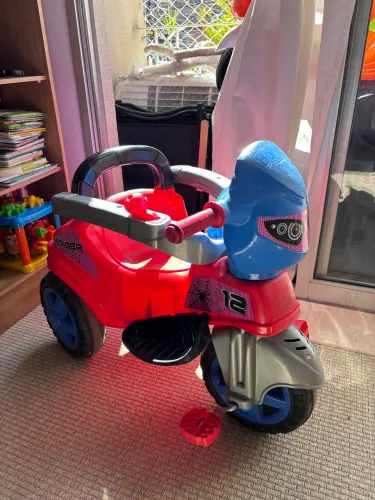 Triciclo infantil de pedal Homem Aranha