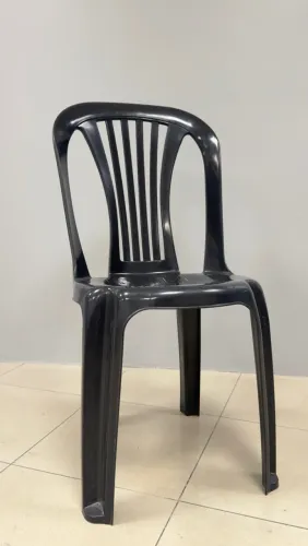  Cadeiras Plásticas Reforçadas - Empilháveis