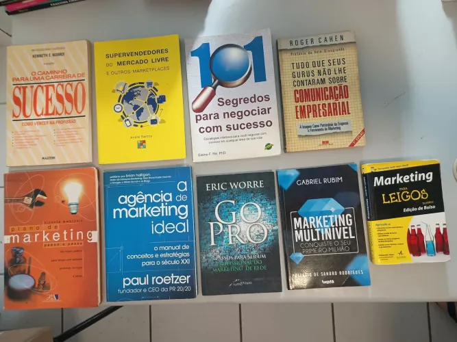 Livros diversos desapegando