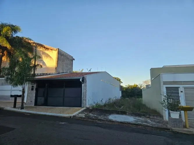 Terreno 6x30 fora de condomínio no bairro Santa Gertrudes