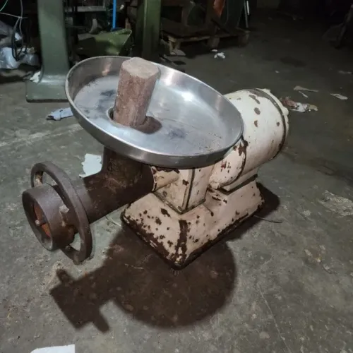 Moedor de Carne 110v Antigo Usado