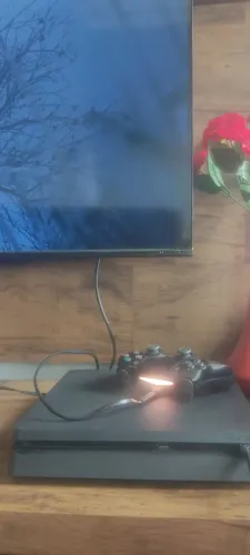 Ps4 slim 1T d e s b l o q u e a d o impecável com um controle original e vários jogos 