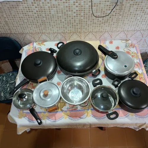 PANELAS DIVERSOS TAMANHOS + ESCORREDOR INOX - USADAS