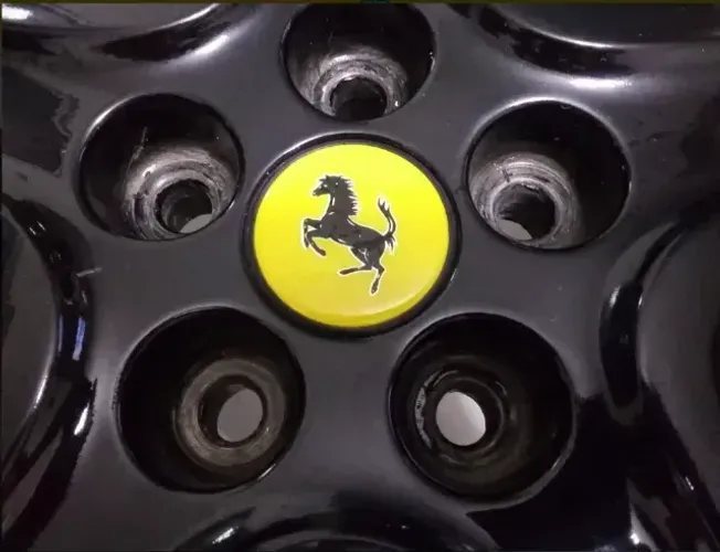 RODA DIANTEIRA ARO 18 POLEGADAS ORIGINAL DA FERRARI F512 TESTAROSSA