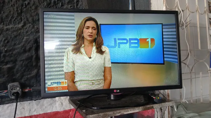 TV LG 32 - acompanha Google cromecast