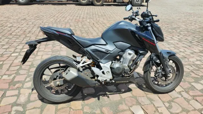 Honda CB300f 2023 unico dono, tirada zero. 