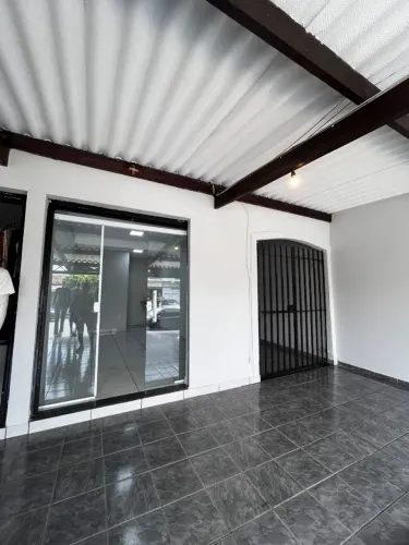 Aluga-se Salão Comercial na Av. Carmem de Angelis Nicollet - DIC IV