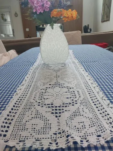 Lindo caminho de mesa em croche
