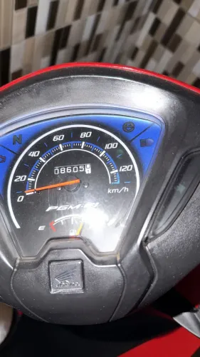 Vendo moto semi nova ?