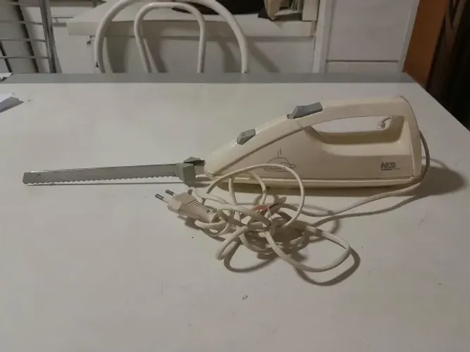 Faca Eletrica NKS 127V- com caixa e embalegens internas originais -pouco uso