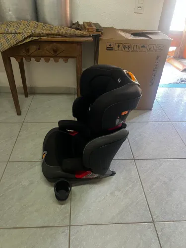Cadeirinha para criança da marca Chicco zerada