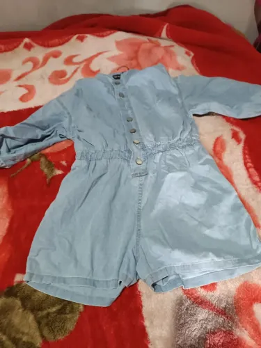 Vendo um lindo lote de roupas infantil e juvenil semi nova