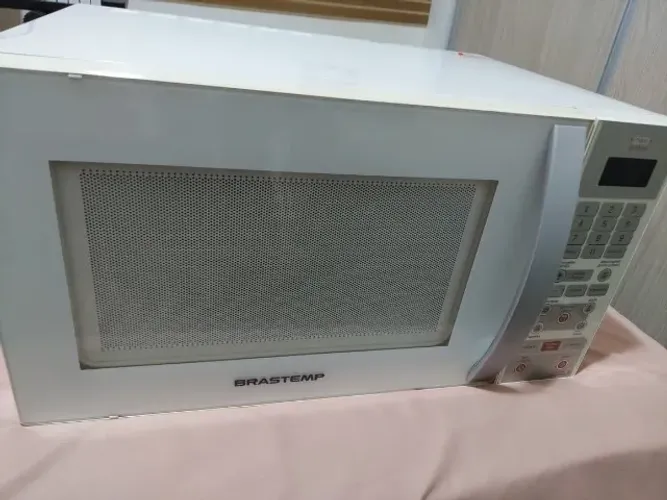 Kit Micro-ondas Brastemp 30L + Poltrona Casa Etna