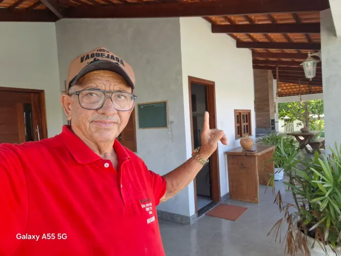 Linda casa de campo com piscina, espaço gourmet e  um belo pomar, murada 