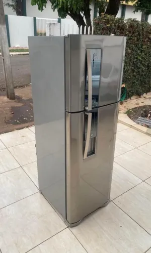 Geladeira Electrolux inox com água na porta $600 <br>R$ 2.000.00 <br>Zap *