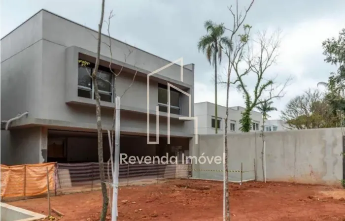 Casa em Condomínio à Venda,4 Suítes em Chácara Santo Antônio (Zona Sul)