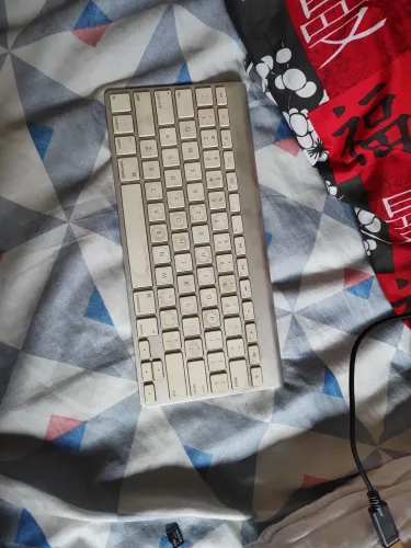 Apple Wireless Keyboard (modelo A1314)