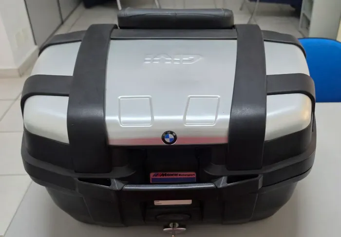 OPORTUNIDADE !! Baú GIVI 53 L + Base Original GIVI completa, super conservado !!
