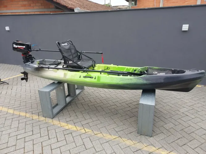 Kaiaque Brudden Combate Fishing com motor Toyama 2.6 HP