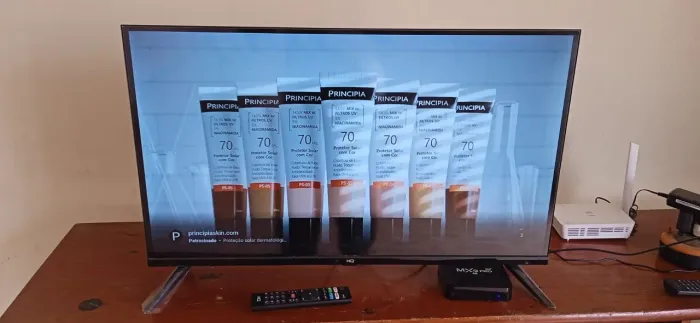 A Smart TV HQ de 32 polegadas (modelo HQS32NKHM) 