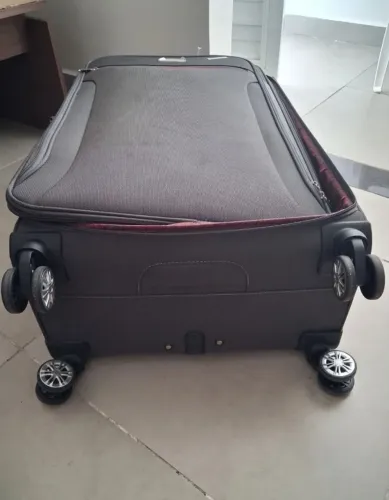 Mala de viagem highbury R$300 reais p hoje