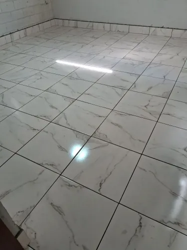 Azulejista disponível 