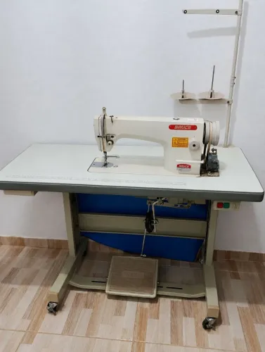 Máquina de Costura Reta e Overloque