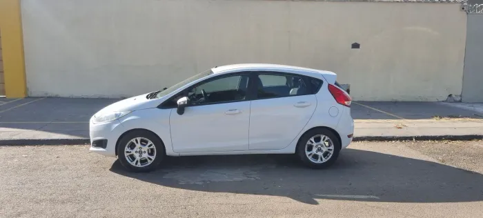 Ford Fiesta 1.6 16V Flex Aut. 5P 2014