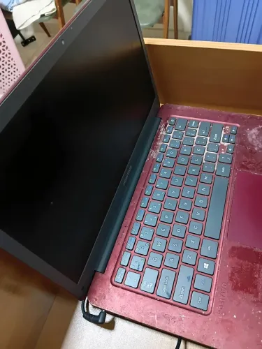 Alguém gostaria de comprar este notebook ja usado para fazer alguma manutenção e etc.o