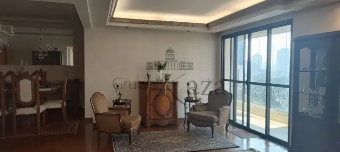 Apartamento - Campo Belo - 3 Dormitórios - 190m².
