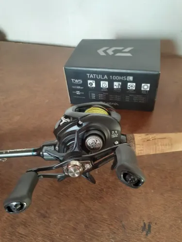 Carretilha daiwa tatula 100hsl em estado di nova 
