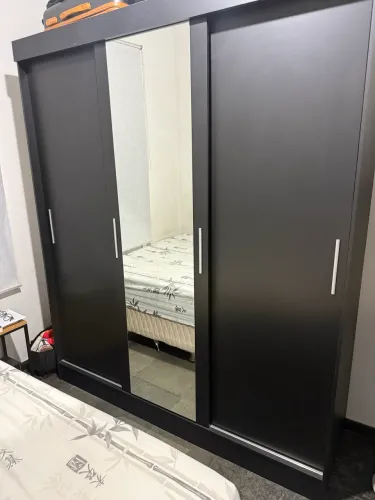 Guarda Roupa Casal com Espelho Paris 3 portas 2 gavetas preto