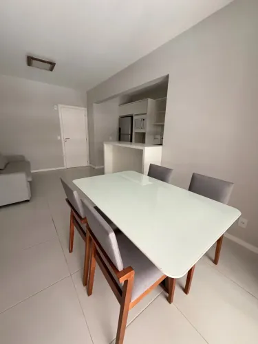 Conjunto Mesa de Jantar 4 Cadeiras 