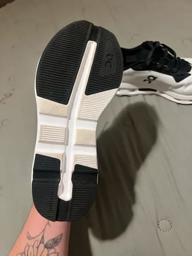 Tenis On cloudtec