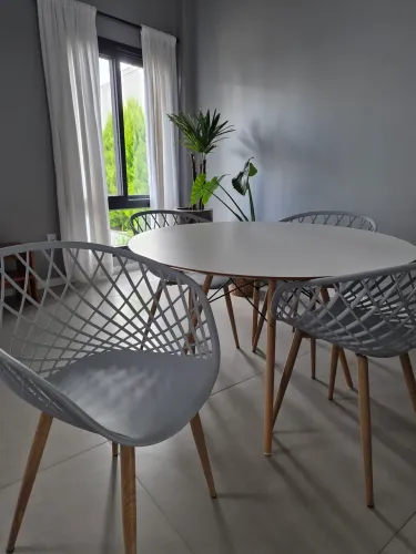 Conjunto mesa e 04 cadeiras