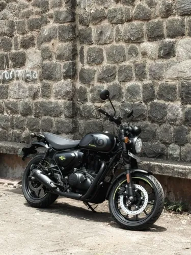 Hunter 350 / Graphite Grey - Letícia 