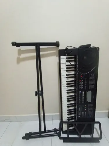 TECLADO ELÉTRICO NOVO !